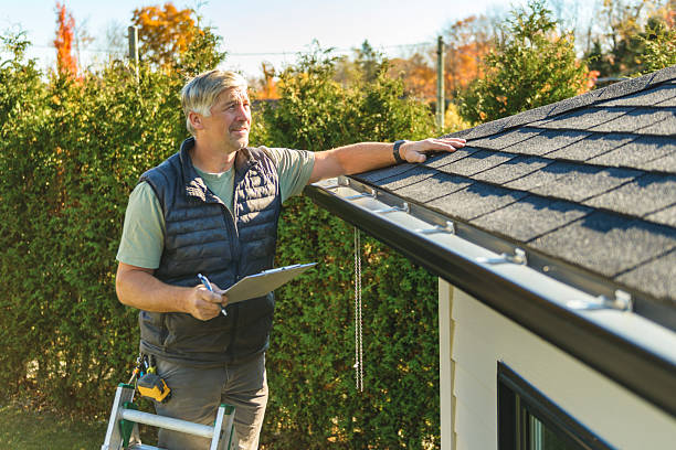 Professional Roofing technician working in Oregon, OR